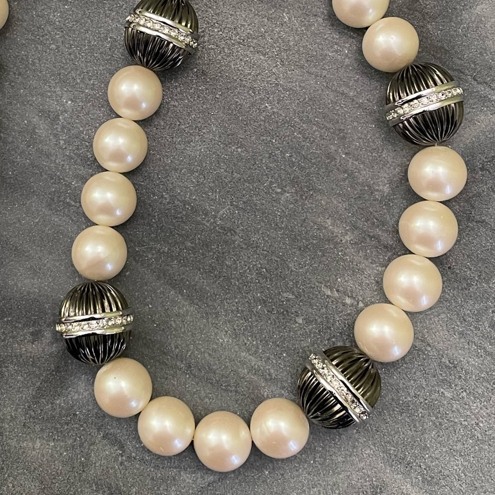 Vintage Givenchy Pearl Crystal Necklace - Picture 4 of 15